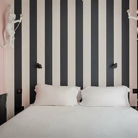 Archetype Etoile Hotel